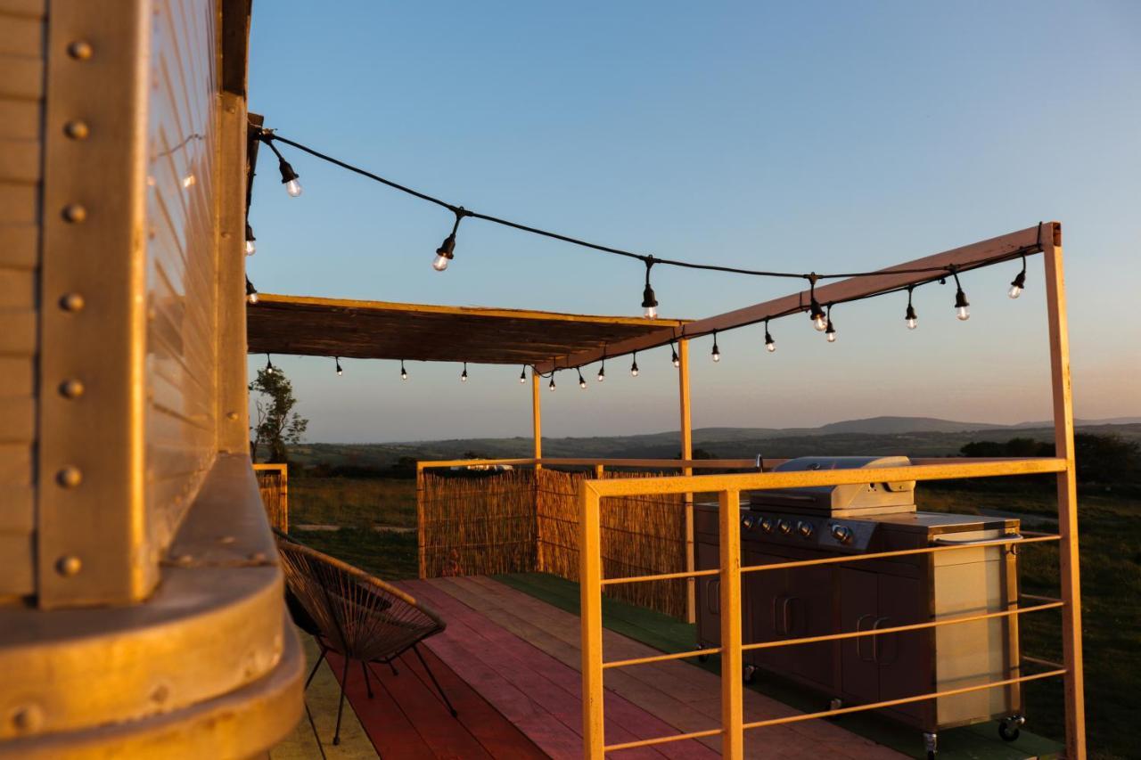 Tin Can Retreat - Vintage Trailer Motel - Retro Adventures In West Wales Newcastle Emlyn Exterior foto