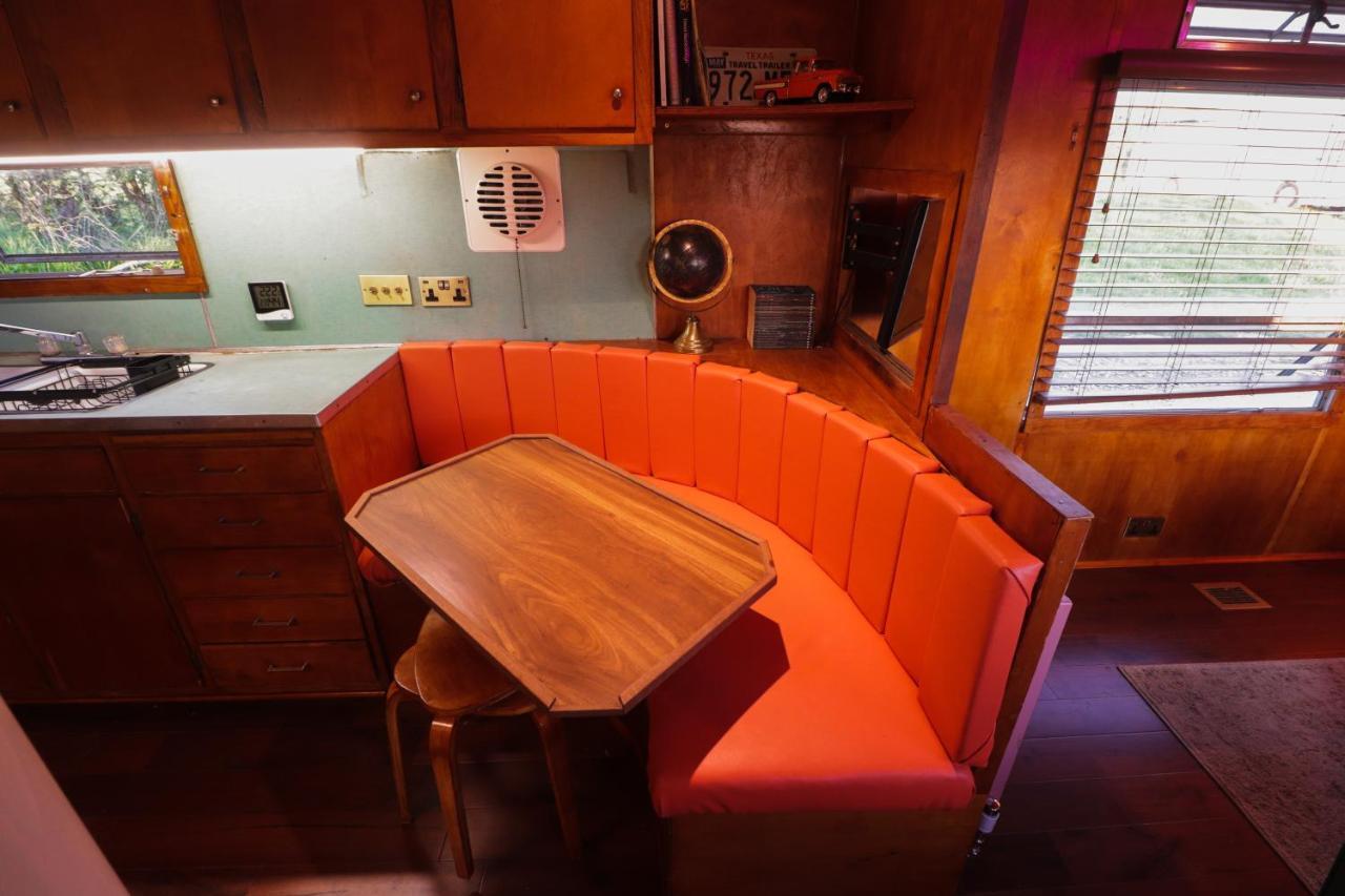 Tin Can Retreat - Vintage Trailer Motel - Retro Adventures In West Wales Newcastle Emlyn Exterior foto