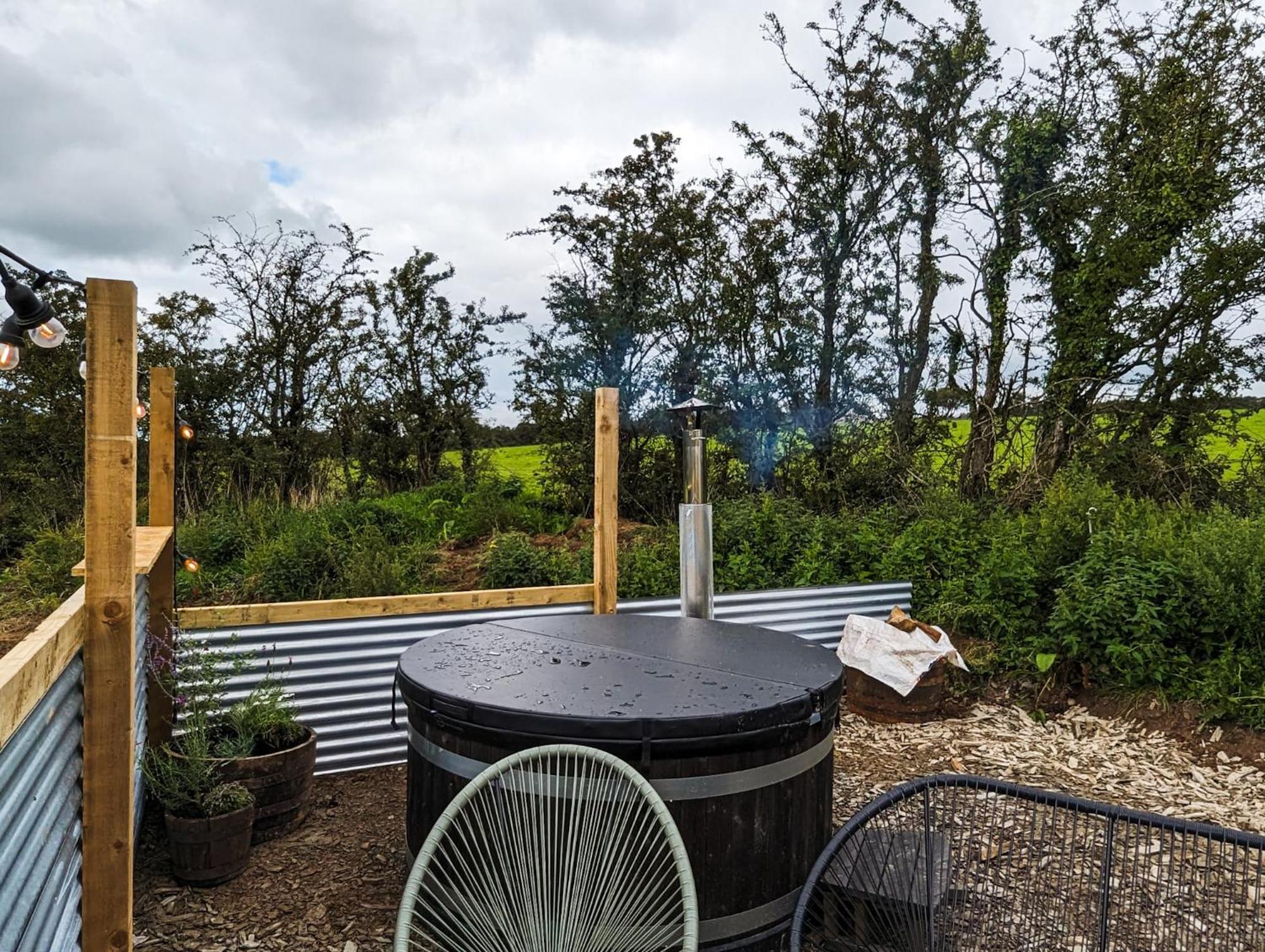 Tin Can Retreat - Vintage Trailer Motel - Retro Adventures In West Wales Newcastle Emlyn Exterior foto